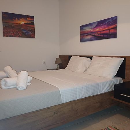 G.Tzanis Luxury Apartments ปาร์กา ภายนอก รูปภาพ